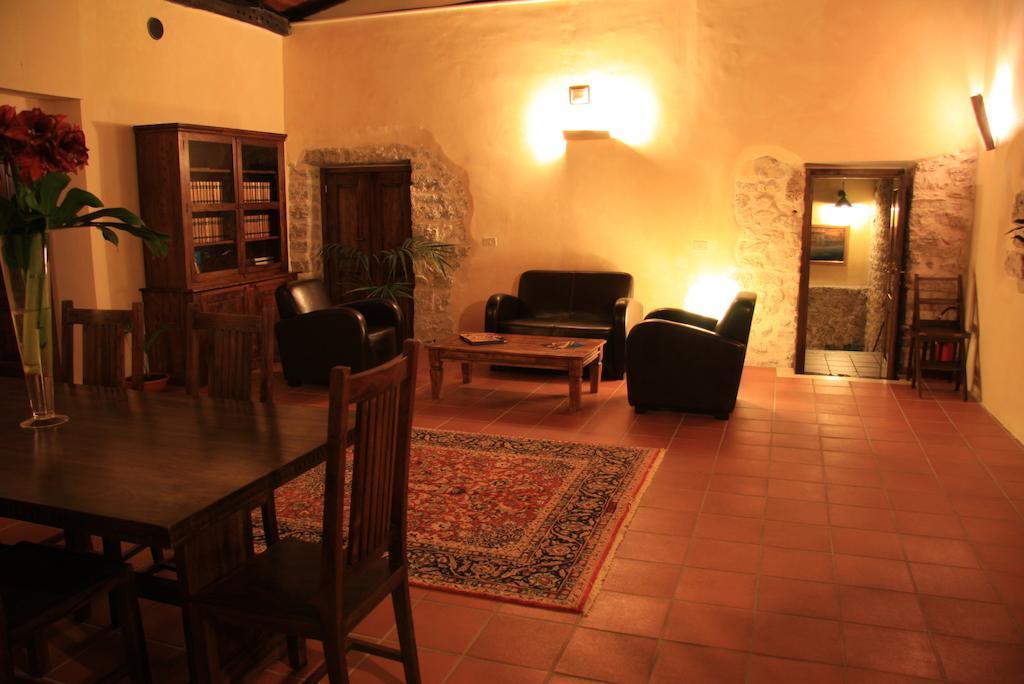 Monastero Fortezza di Santo Spirito Hotel Fossa Esterno foto